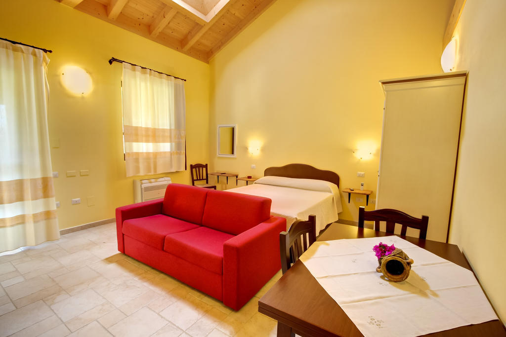 La Corte Dei Rei Aparthotel Castiadas Room photo